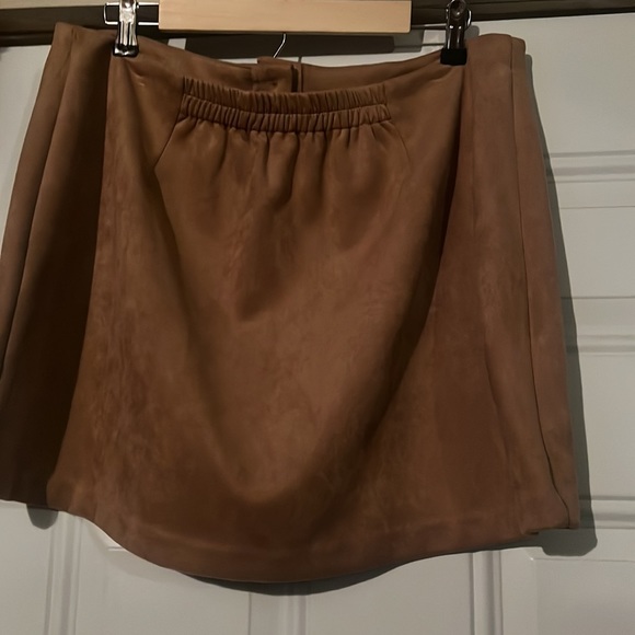 Skirt - Picture 2 of 4